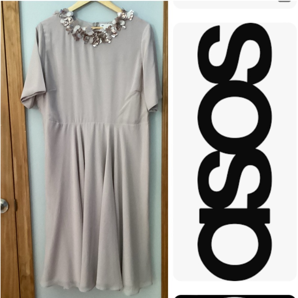 EUC ASOS Design Curve short sleeve dress with 3D embellished neckline size 16.